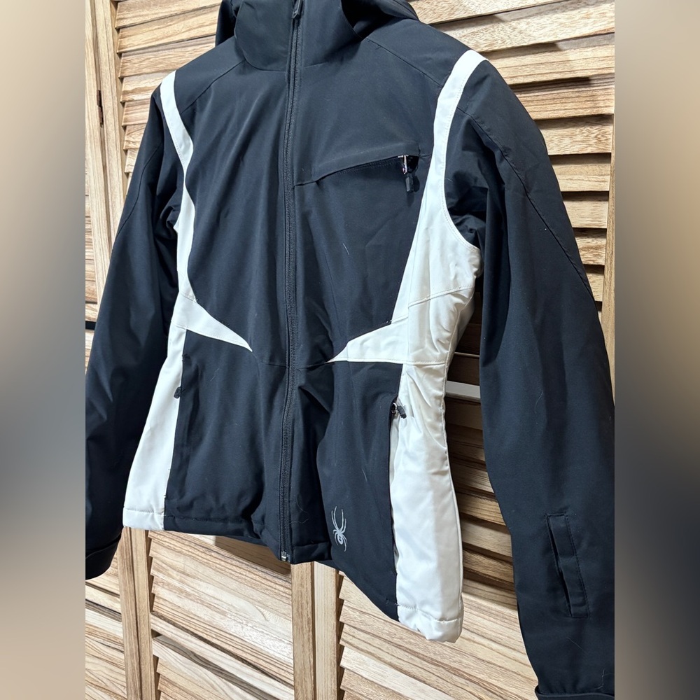 Spyder Womens Ski Jacket Size 6 Black White Colorblock Hooded Winter Coat EUC⁠